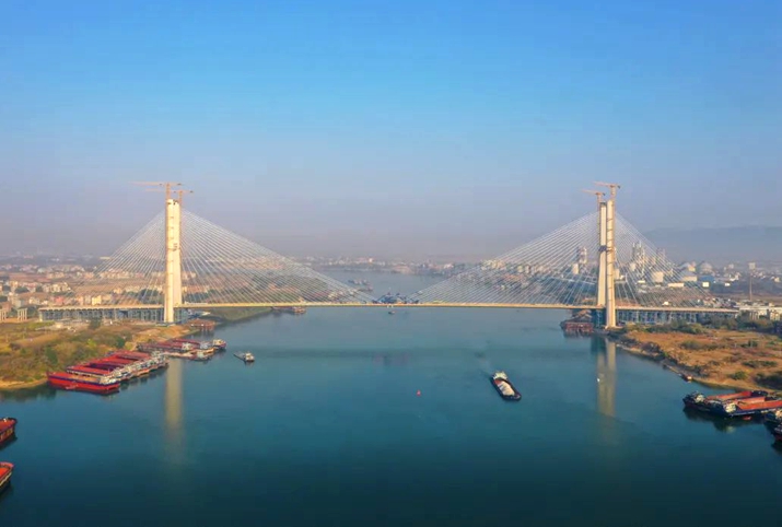 广西在建最大跨径斜拉桥平南特大桥主桥合龙